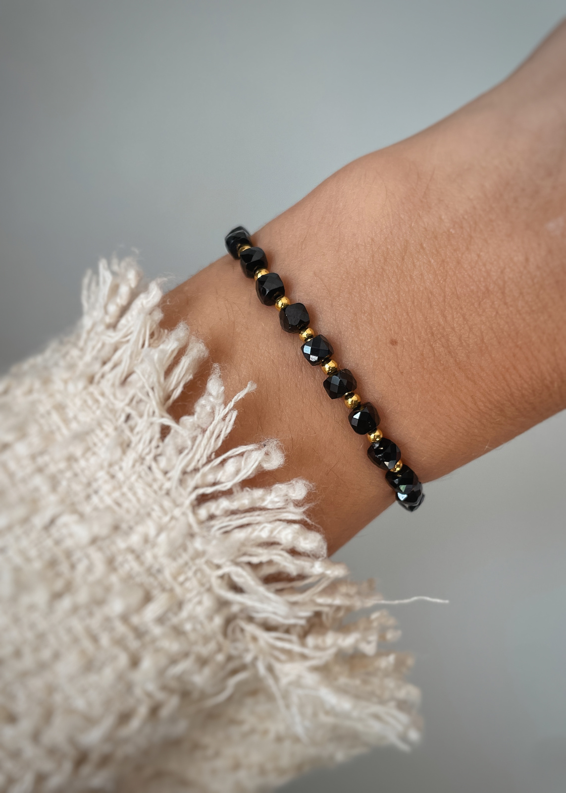 Bransoletka na gumce spinel